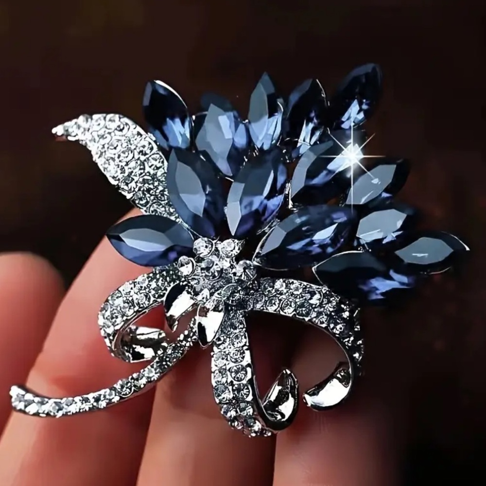 NWOT - Vintage Inspired Floral Brooch - Picture 5 of 9